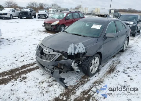 2010 Toyota Camry Se z USA, uszkodzony, nr VIN 4T1BF3EK5AU067136
